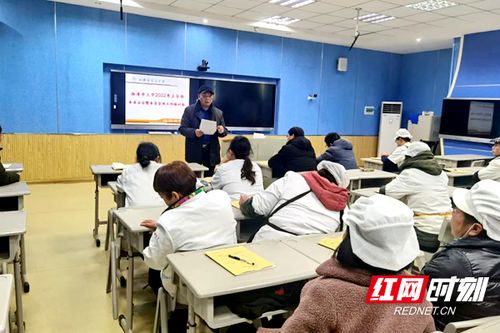 湘潭市三中舉辦新學(xué)期食品安全暨食堂管理工作培訓(xùn)會(huì)